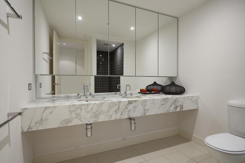 Melbourne Luxury Collection Apartment Exterior photo